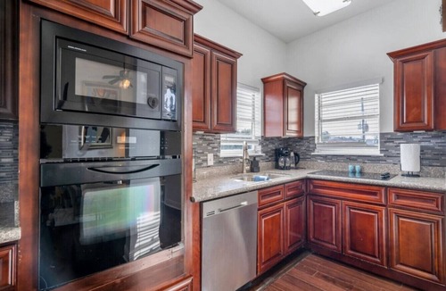 Tulane - Gravier Condo | NOLA 3BR Escape w Pool, Steps from Canal Streetcar