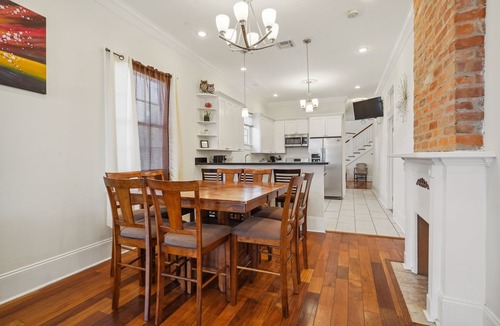 Faubourg Livaudais House | NOLA Luxury, Near Parade Route, Private Bar & Porch