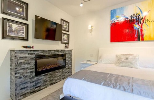 Eureka Springs Historic District House | NOLA Suite Hot Tub Downtown Original Art
