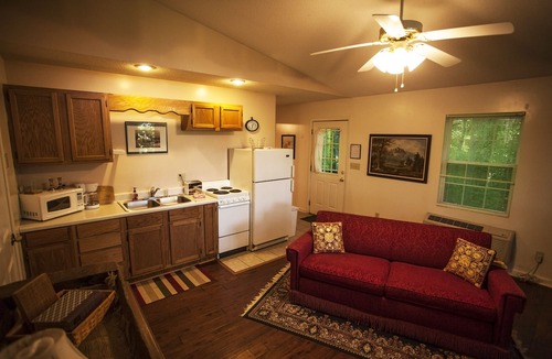 Greeneville Bed & Breakfast | Nolichuckey Bluffs Cabins