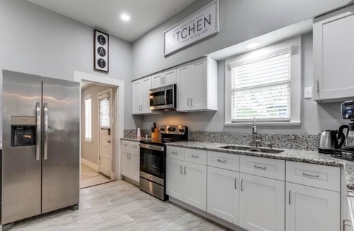 Southside House | Nomad Friendly - All Bills Paid- Near Downtown SA