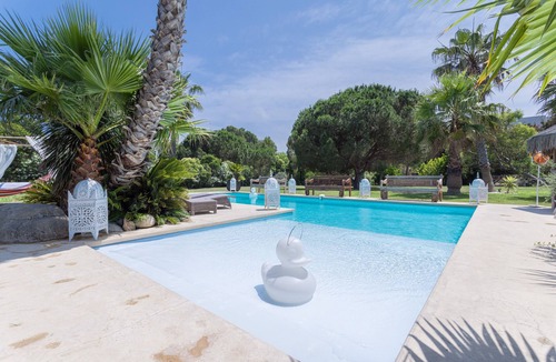 Bompas Apartment | “Nomade” Guest Room with Shared Pool, Wi-Fi & Air Conditioning