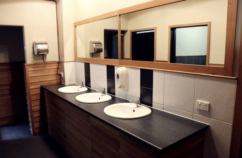 Docklands Hotel | Nomads all Nations Backpackers