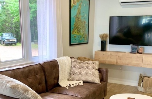 Dover Cottage | Nomad’s Nook: Cozy, private oceanfront cottage surrounded by nature w/ fire pit