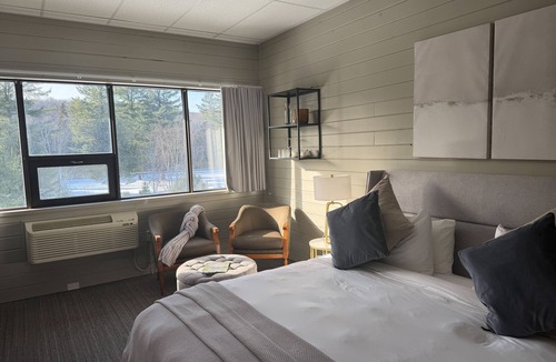 Harcourt Resort | Nomi - 302 and 315 King Room