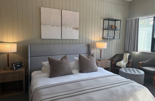 Harcourt Resort | Nomi - 302 and 315 King Room