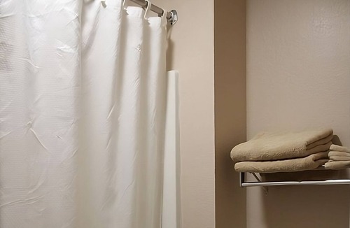 Mount Vernon House | Non-Smoking Triple Queen Room at FairBridge Inn Express Mt Vernon