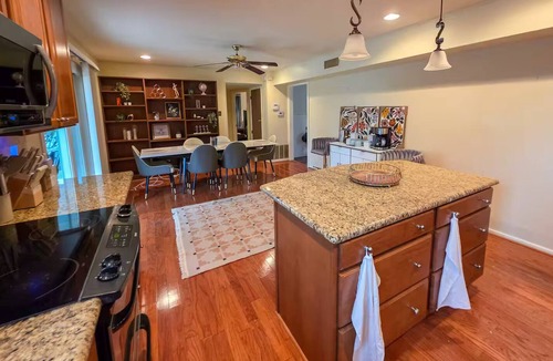 North San Antonio - SAT House | Nona Kay GetawaynPutting Green ~ Rooftop Oasis ~ Pool