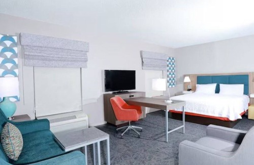 Wesley Chapel Hotel | Nonsmoking King Size Studio w/Breakfast Included