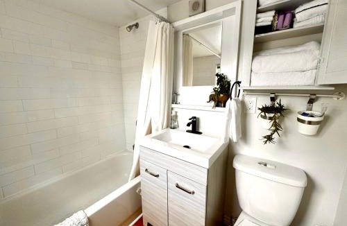 Carleton Place Apartment | NookSide Nest 1 bedroom Upstairs suite King, Kitchenette, Parking