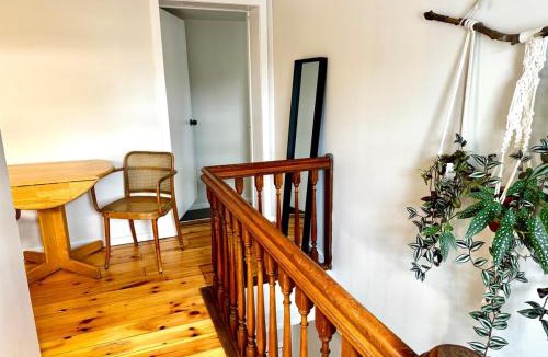 Carleton Place Apartment | NookSide Nest Upstairs 2bedroom Suite King, Queen Kitchenette, Parking