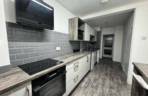 Harborne House | NOORMAK NIGHTSnYour home away from home 🏠 nContractors and family friendly