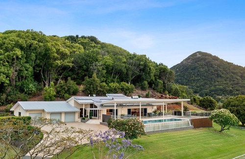 Cooroy Mountain House | Noosa Mountain Retreat