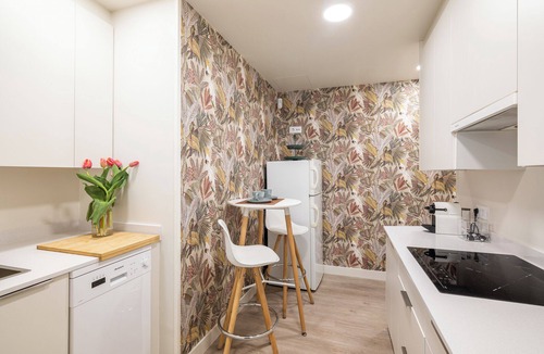 L'Hospitalet de Llobregat Apartment | Nordic style apartment near Plaza España