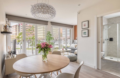 L'Hospitalet de Llobregat Apartment | Nordic style apartment near Plaza España