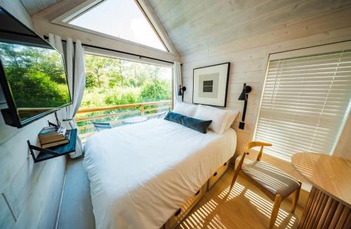 Coldspring House | Nordic Couples Cabin W Hot Tub, Sauna, Grill