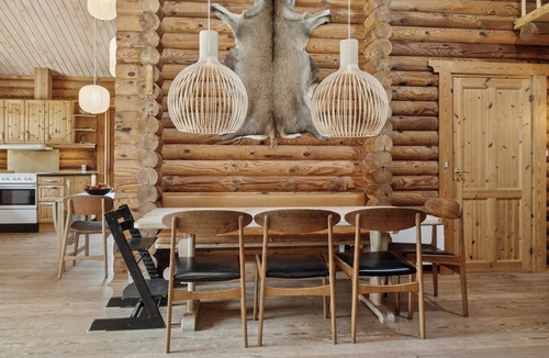 Øster Melholt House | Nordic log cabin with views over the fields