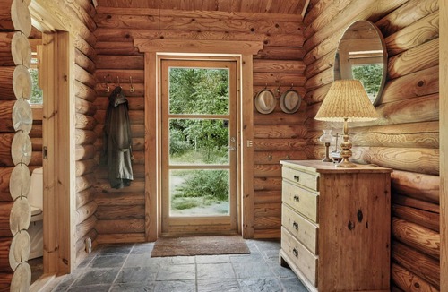 Øster Melholt House | Nordic log cabin with views over the fields
