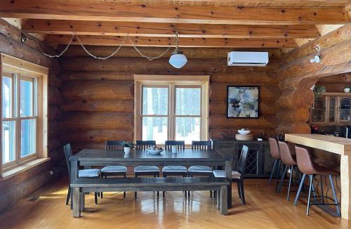 Fort Coulonge Ski Chalet | Nordic Log Retreat - Chalet on the River