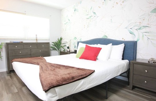 Arlington Park House | Nordic Urban Oasis: Workspace |Near Downtown+Beach