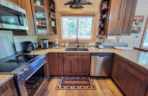 Mazama Cabin | Nordic Village Cabin in the heart of Mazama