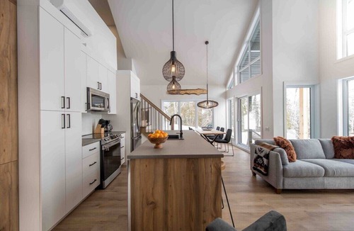 Les Eboulements Ski Chalet | Nordik Emma 157: Hot Tub, Views & Covered Terrace
