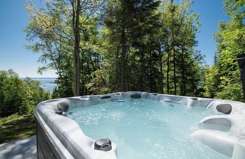 Les Eboulements Ski Chalet | Nordik Emma 157: Hot Tub, Views & Covered Terrace