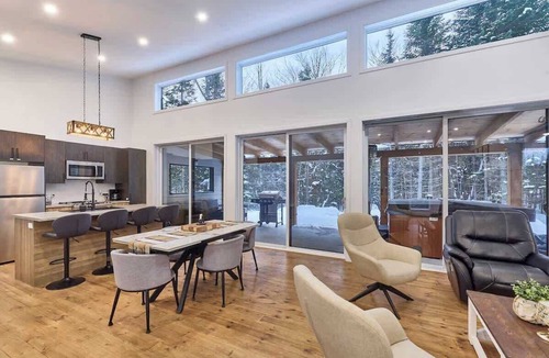Notre-Dame-de-la-Merci Ski Chalet | Nordik Nara, Private Spa & Pet-Friendly