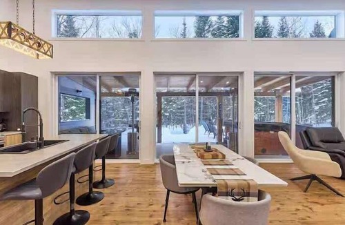 Notre-Dame-de-la-Merci Ski Chalet | Nordik Nara, Private Spa & Pet-Friendly