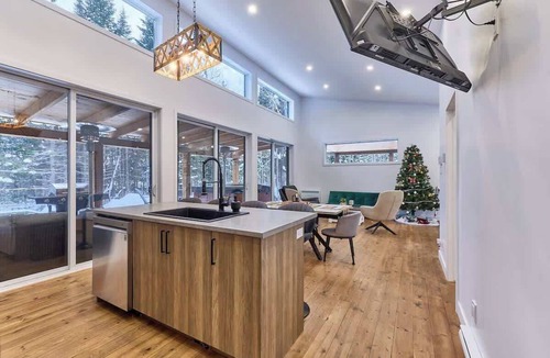 Notre-Dame-de-la-Merci Ski Chalet | Nordik Nara, Private Spa & Pet-Friendly