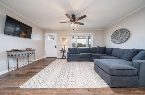 Dardanelle House | Nordins Hillside Meadow View Cabin
