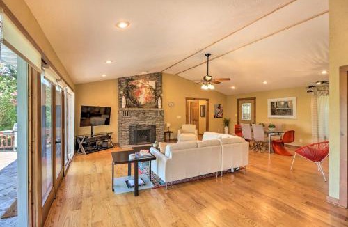 Mountain Home House | Norfolk Lake Getaway: The Kingfisher w/Deck