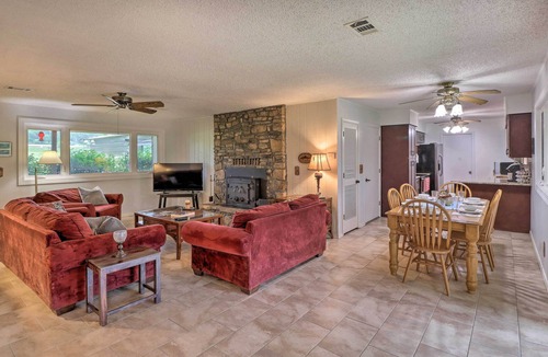 Lone Rock House | Norfork Getaway: Walk in White River Access!