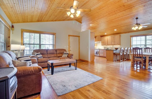 Elizabeth Cabin | Norfork Lake Access: Cabin w/Deck & Water View!