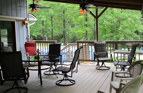 Gamaliel House | Norfork Lake View Home-Walk to Waters Edge! Affordable Luxury.