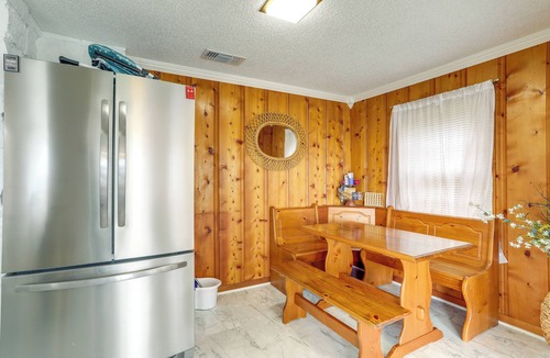 Henderson House | Norfork Lake Views: Home w/Deck in Henderson