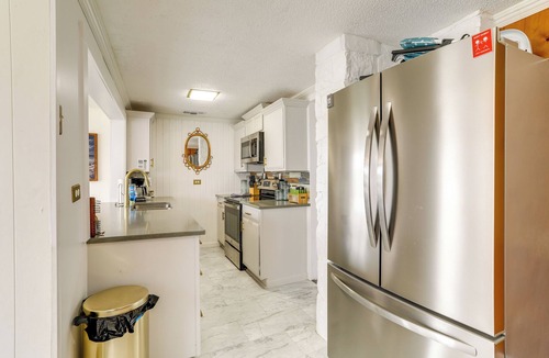 Henderson House | Norfork Lake Views: Home w/Deck in Henderson