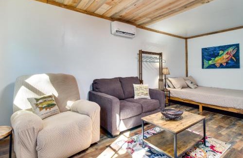 Lone Rock Apartment | Norfork Studio Escape: Walk to White River!