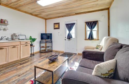 Lone Rock Apartment | Norfork Studio Escape: Walk to White River!