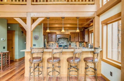 Leavenworth House | Norge Haus - Riverfront Extraordinary Home