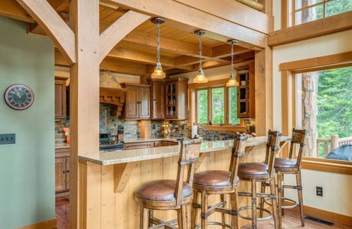 Leavenworth House | Norge Haus - Riverfront Extraordinary Home
