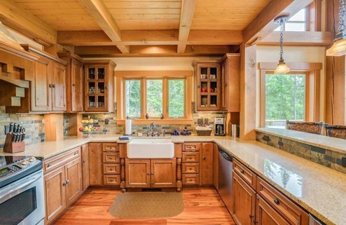 Leavenworth House | Norge Haus - Riverfront Extraordinary Home