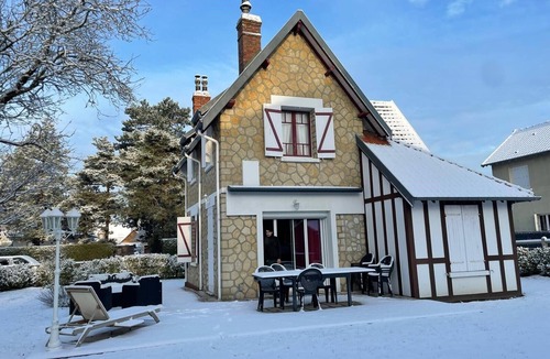 Merville-Franceville-Plage House | Norman house, completely renovated, seaside garden, terraces, wifi