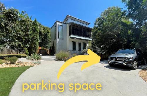 Athens Apartment | NormalBnB - 2 Blocks From Restaurants, Bars, Hospital