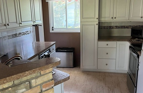 Dashwood House | Norman Heights Cottage - Beach Access