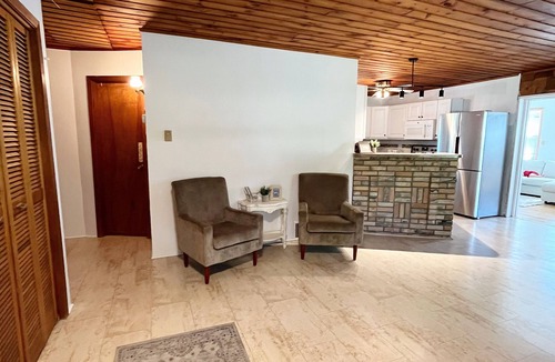 Dashwood House | Norman Heights Cottage - Beach Access