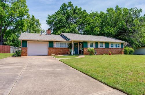 Norman House | Norman Home w/Yard, Walk to Park & OU Campus!