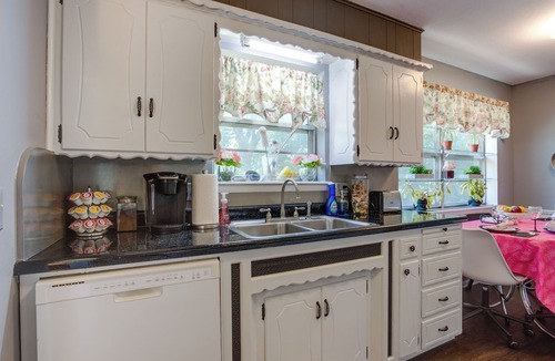 Norman Cottage | Norman Home w/Yard, Walk to Park & OU Campus!