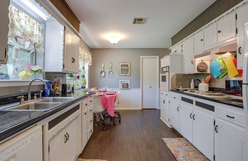 Norman Cottage | Norman Home w/Yard, Walk to Park & OU Campus!