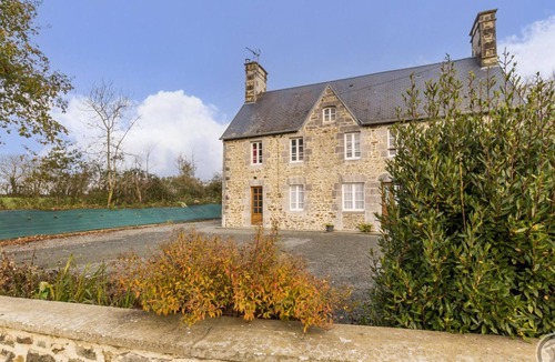 Annoville Cottage | Norman house near beaches with private garden and parking